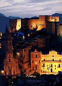 opSicilie - cultuur - Het kasteel van Caccamo "by night"