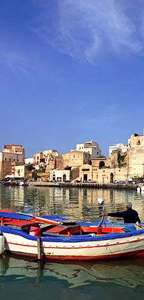 opSicilie - De haven van Castellammare del Golfo op Sicilie